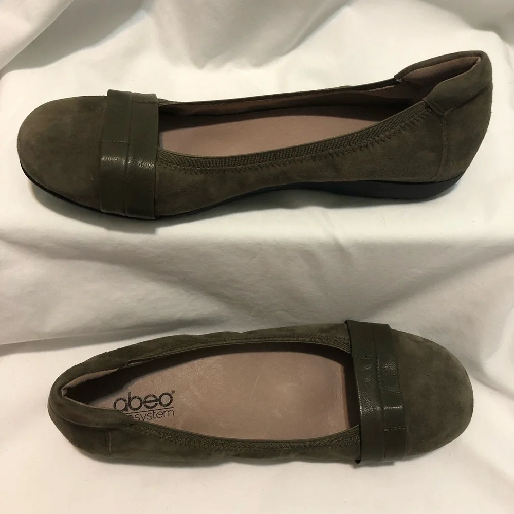 Abeo BIO System Tessa Olive Green Suede Ballet Flats Size 8.5 Comfort